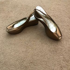 Richard Tyler wedge platform bronze shoes